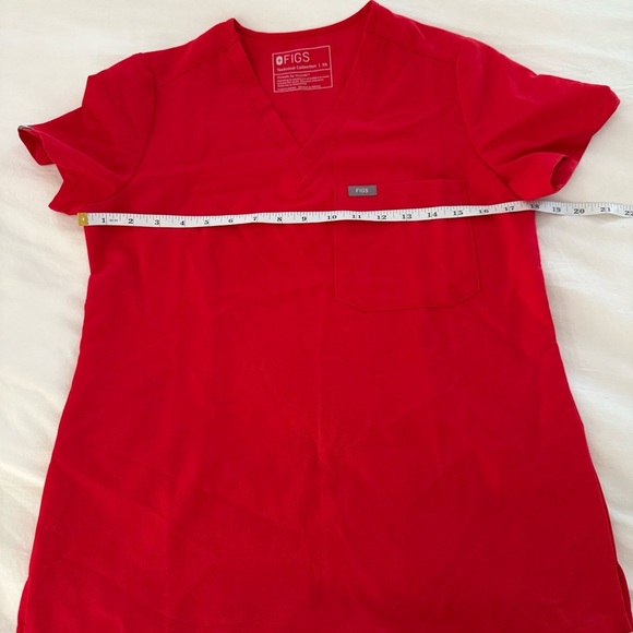 Figs Catarina - One Pocket Scrub Top - Pop Red - Picture 8 of 8